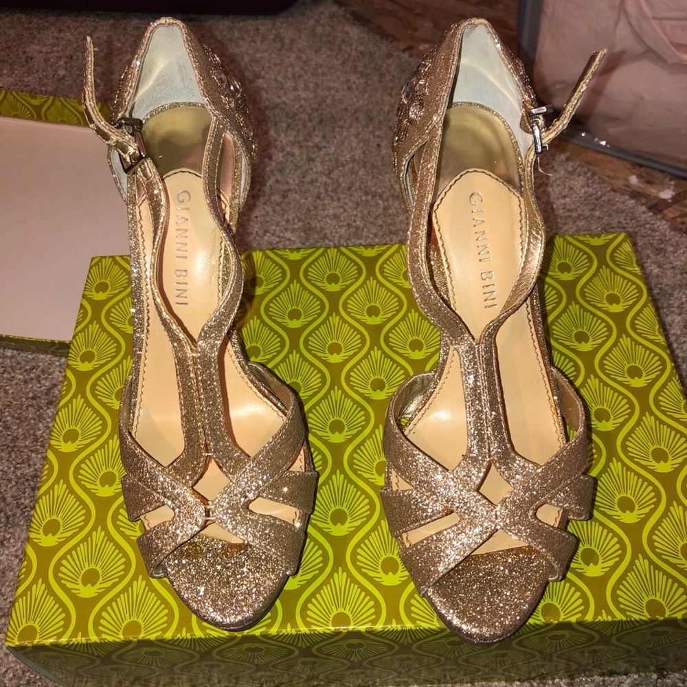 Heels - Picture 5 of 6